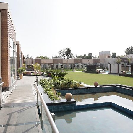 Oodles Hotel New Delhi Exterior photo
