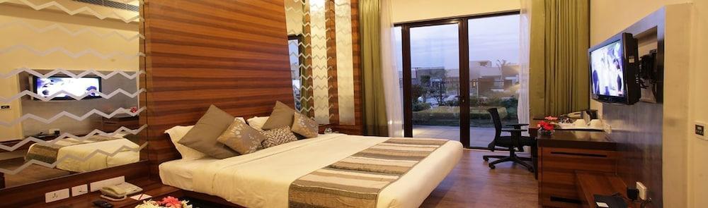 Oodles Hotel New Delhi Exterior photo