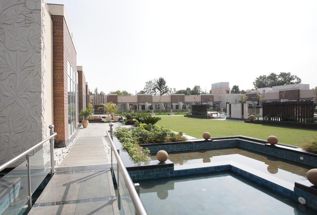 Oodles Hotel New Delhi Exterior photo