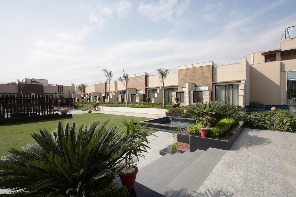 Oodles Hotel New Delhi Exterior photo