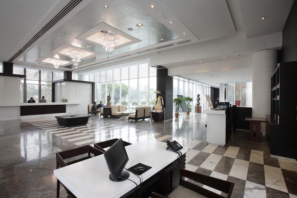 Oodles Hotel New Delhi Exterior photo